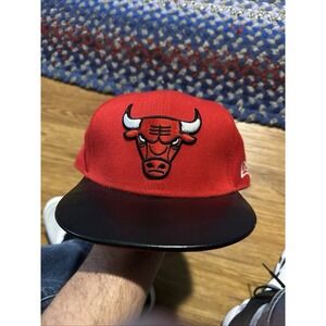 Chicago Bulls Logo New Era 9FIFTY Black Leather  Brim Snapback Hat